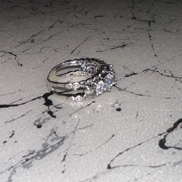 Silver ring - Picture 4 of 4